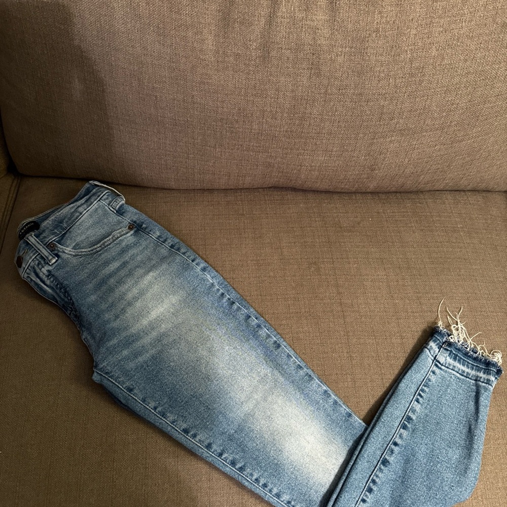 Lucky Brand Women’s Jeans Size 0/25 Ankle Jeans With Raw Hem